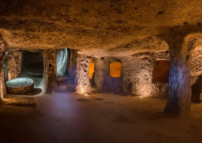 Θαυμασμός για την υπόγεια πόλη φάντασμα – Κάποτε φιλοξενούσε έως και 20.000 ανθρώπους