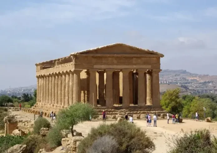 Έκπληκτοι οι αρχαιολόγοι: Έφεραν στο φως ένα άγνωστο μέχρι σήμερα κτίριο σε αρχαία ελληνική πόλη