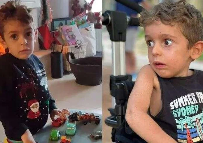 Ο μικρός Παναγιώτης – Ραφαήλ στέκεται όρθιος και μας εύχεται μια φωτεινή, καλή χρονιά