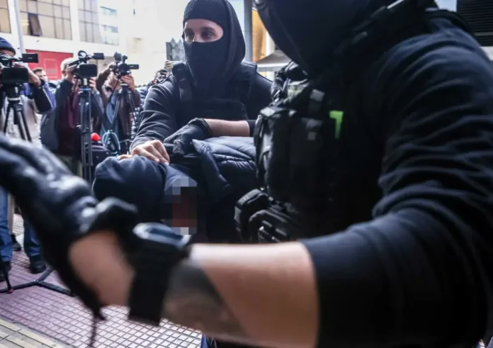 Ρέντης: «Μάχη» για να κρατηθεί στη ζωή δίνει ο 31χρονος αστυνομικός. Απειλές για τη ζωή του 18χρονου