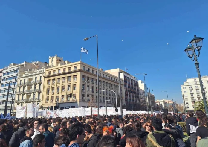 Πανεκπαιδευτικό συλλαλητήριο: Ένταση και συγκρούσεις μεταξύ φοιτητών - Οκτώ τραυματίες