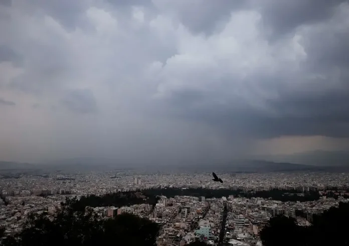 Καιρός αύριο: Επιστρέφει η αφρικανική σκόνη – Λασποβροχές, μποφόρ και άνοδος θερμοκρασίας