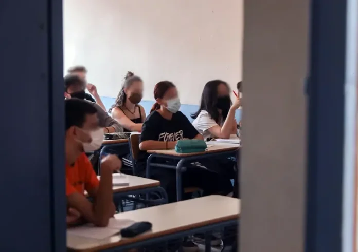 Σαρώνουν κορονοϊός και ιώσεις, ανοίγουν τα σχολεία υπό τις οδηγίες του ΕΟΔΥ – Τέλη Ιανουαρίου η κορύφωση