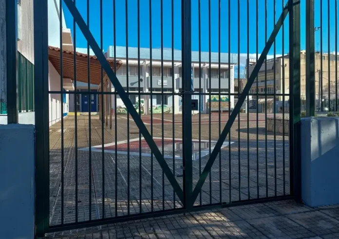 Ποια σχολεία θα παραμείνουν κλειστά την Παρασκευή λόγω της κακοκαιρίας BYRON
