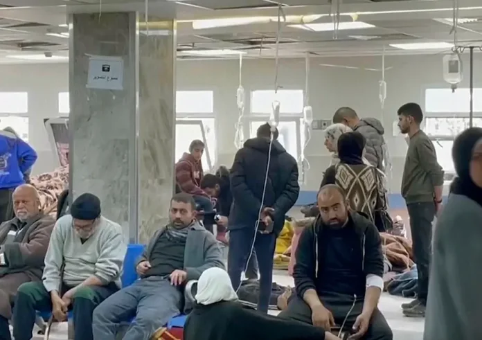 Δεμένοι στα κρεβάτια, με κλειστά μάτια, χωρίς παυσίπονα και φορώντας πάνες οι τραυματίες από τη Γάζα σε νοσοκομεία του Ισραήλ
