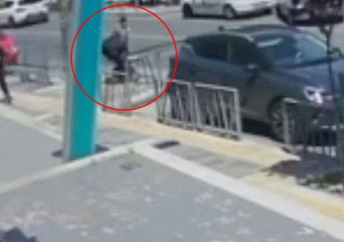 Θεσσαλονίκη: Βίντεο-ντοκουμέντο από την παράσυρση της μητέρας και του 14 μηνών παιδιού της