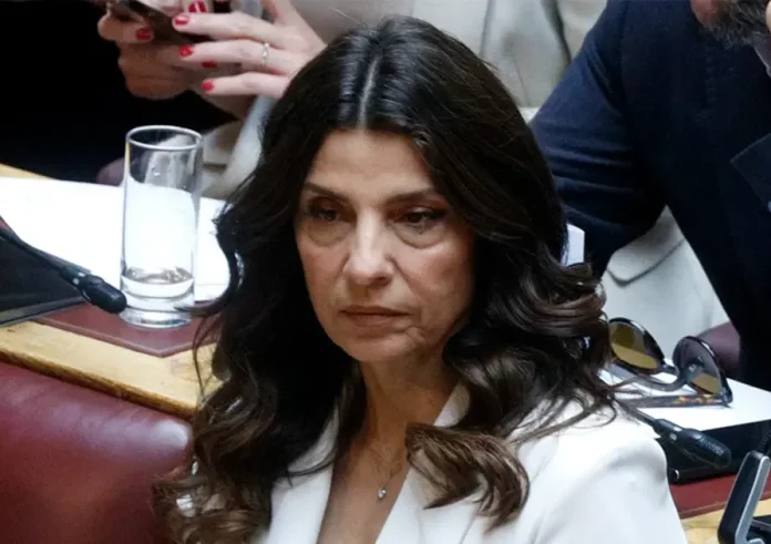 Η Πόπη Τσαπανίδου σκοπεύει να κρατήσει την έδρα του Όθωνα Ηλιόπουλου