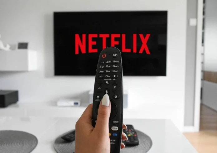 Οι σειρές που «λιώνουν» οι Έλληνες στο Netflix για τα Χριστούγεννα