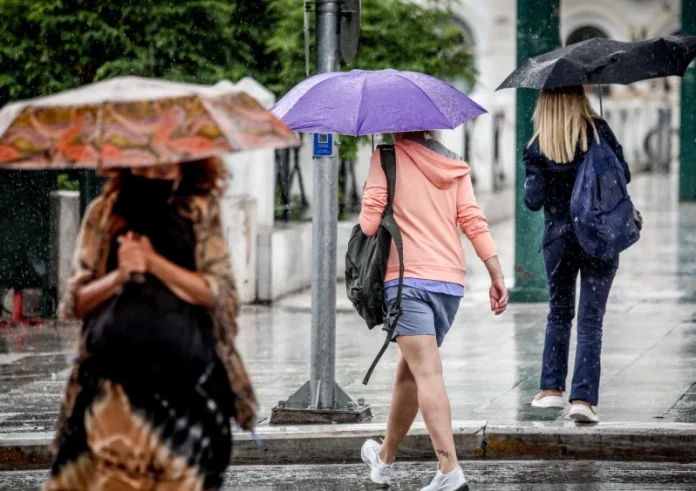 Καιρός: Διάλειμμα στην άνοιξη σήμερα με βροχές, καταιγίδες και χαλάζι