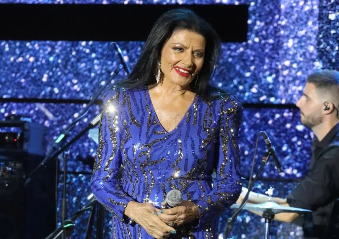 Ζωζώ Σαπουντζάκη: Η αφυδάτωση και η κακή σίτιση την οδήγησαν στη ΜΕΘ, λέει η κουμπάρα της