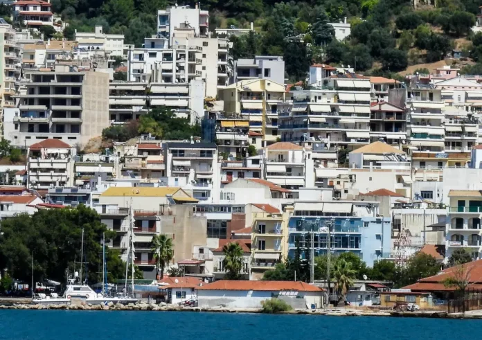 Μεταβιβάσεις ακινήτων: Ανάσα για οφειλέτες – Πώς μειώνεται στο 5% η παρακράτηση από την εφορία