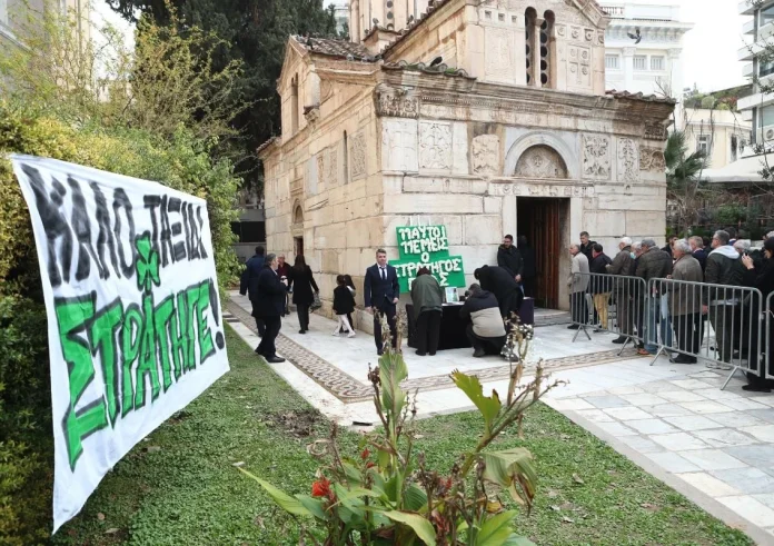 Καλό ταξίδι «στρατηγέ» Μίμη: Επικήδειοι από Φώτη Ιωαννίδη, Αλαφούζο και Πόπη Δομάζου - Σε εξέλιξη το λαϊκό προσκύνημα