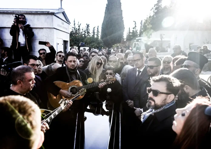 Καίτη Γκρέυ: Ο «εμφύλιος» στο εσωτερικό της οικογένειας και η διαθήκη της