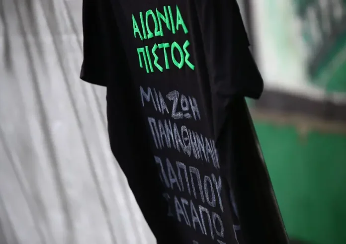 Η τελευταία στάση του Μίμη Δομάζου στη Λεωφόρο. Ο συγκινητικός αποχαιρετισμός της κόρης του