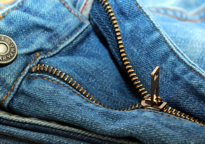 Πώς λέγεται το φερμουάρ στα ελληνικά;