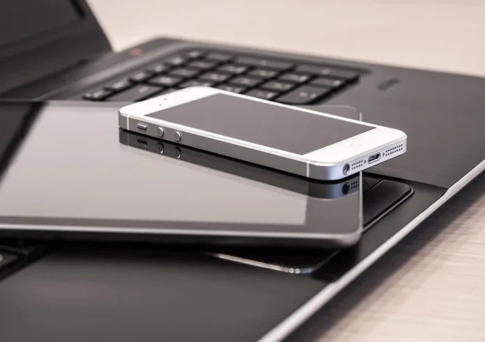 Smartphone, laptop, tablet: Δείτε τον εύκολο τρόπο για να τα έχετε πάντα καθαρά