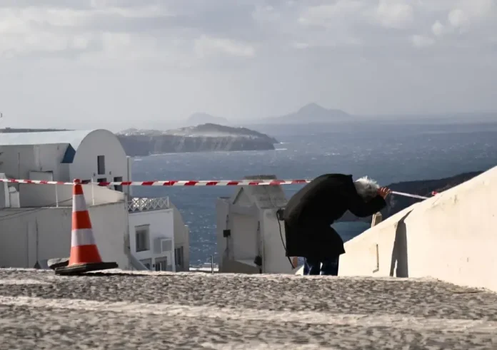 Σαντορίνη: Διίστανται οι απόψεις των επιστημόνων για την εξέλιξη του σεισμού