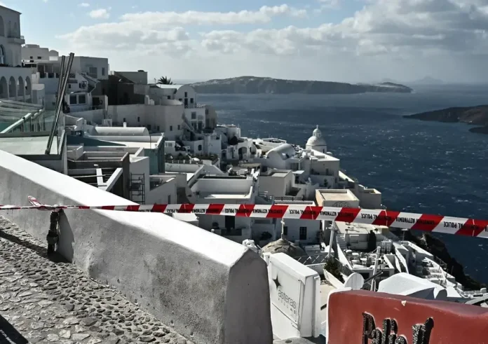 Κυκλάδες: Κλειστά μέχρι τις 14/2 τα σχολεία σε Σαντορίνη, Ίο, Ανάφη και Αμοργό