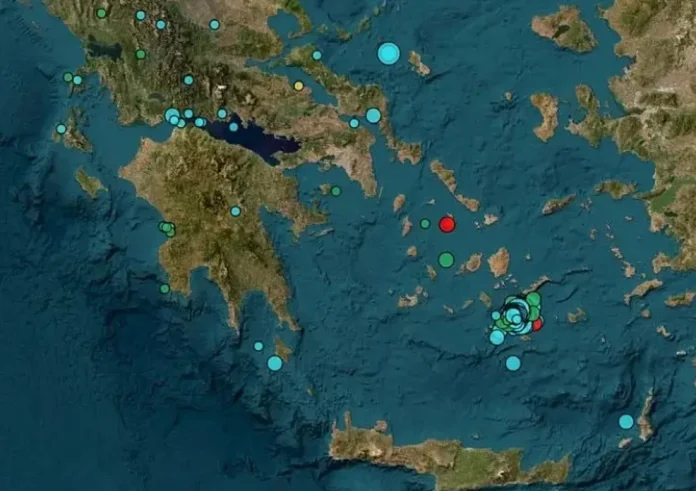 Σαντορίνη: «Δεν έχει γίνει ακόμα ο κύριος σεισμός» - 6.400 Δονήσεις σε 10 ημέρες - Δείτε live πού κάνει σεισμό