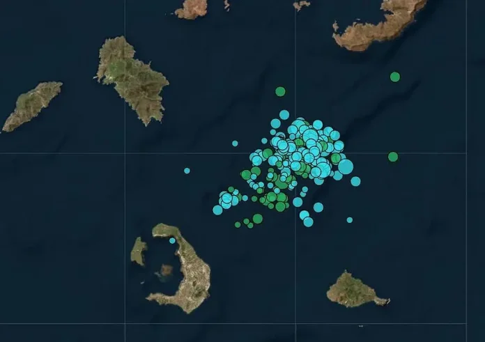 Τα σενάρια για τη σεισμική δραστηριότητα μεταξύ Σαντορίνης και Αμοργού