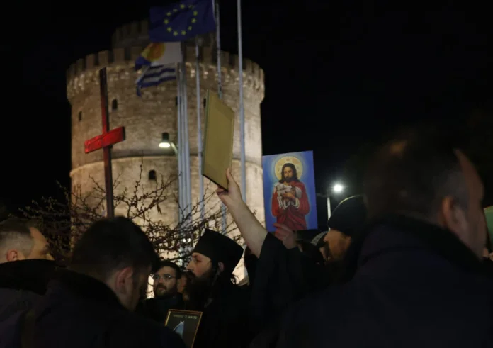 Θεσσαλονίκη: Διαμαρτυρία κατά της παράστασης του Ζαραλίκου – Εμφανίζεται ως Ιησούς Χριστός