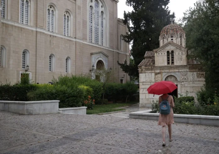 Καιρός σήμερα: Λασποβροχές, καταιγίδες και πτώση της θερμοκρασίας – Ασταθές σκηνικό μέχρι και την Κυριακή