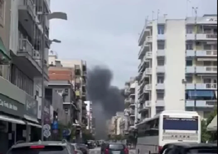 Πάτρα: Φωτιά στο Zara και το ξενοδοχείο Galaxy - Στους καπνούς το κέντρο της πόλης - Βίντεο