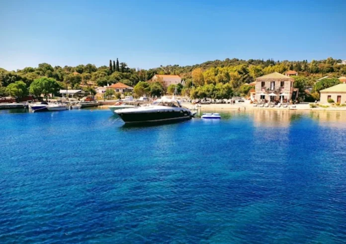 Το νησί που επιλέγουν όσοι προτιμούν φθηνές κι ανέμελες διακοπές - Εισιτήριο με 3€, φαγητό με 10€