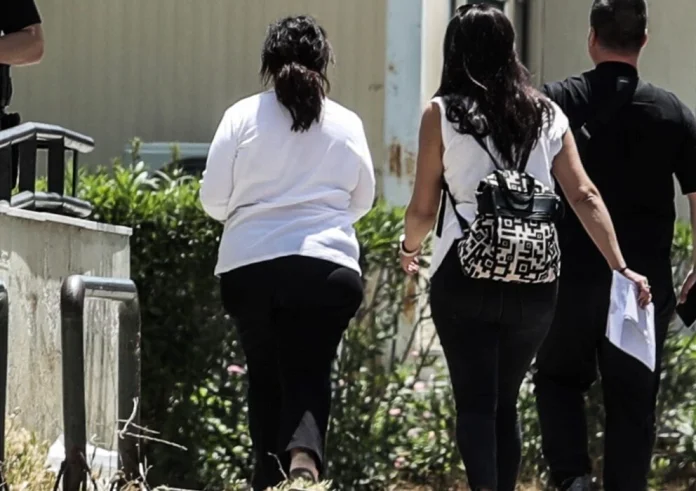 Δημοσιογράφος συνελήφθη για απάτη με τα ταξίδια στο Αμπού Ντάμπι - Τι ισχυρίζεται