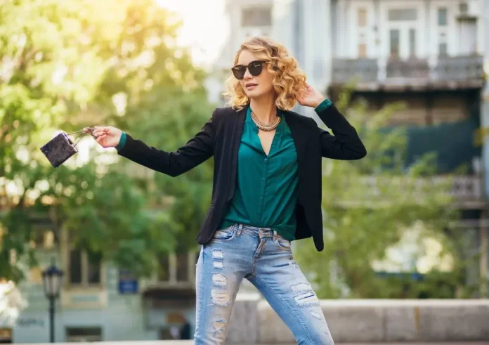 Τα 7 σημάδια που μαρτυρούν ότι κάποιος έχει πολλά χρήματα, ακόμη και αν προσπαθεί να το κρύψει