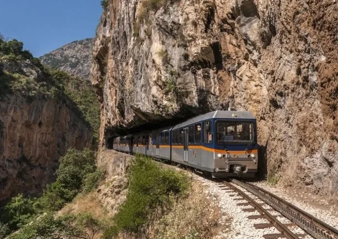 Καλάβρυτα: Αναστολή των δρομολογίων λόγω κατολίσθησης στον Οδοντωτό – Περιπέτεια για 105 επιβάτες