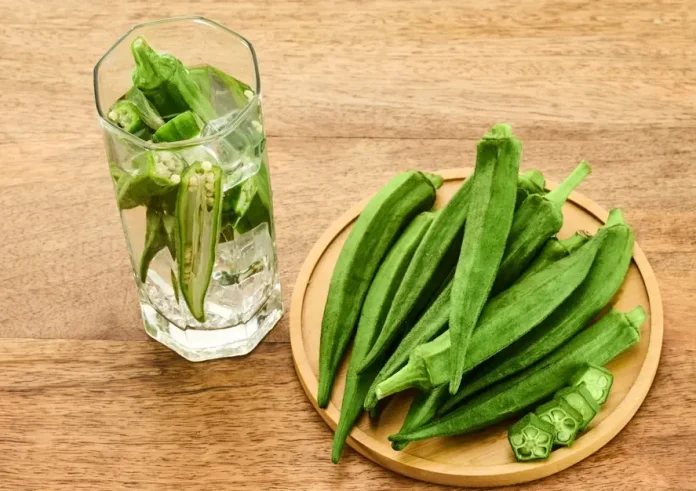 Okra Water - Νερό με μπάμιες: Πόσο υγιεινή είναι πραγματικά η νέα τάση του TikTok