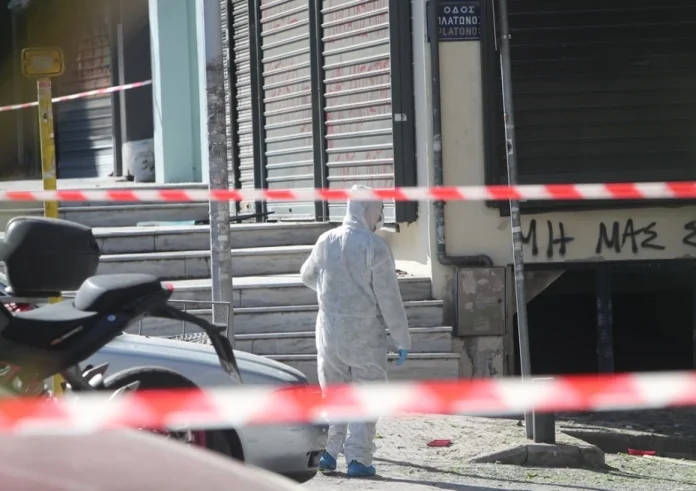 Φονική έκρηξη βόμβας στη Θεσσαλονίκη: Έφοδος της αστυνομίας στο κελί του ληστή με το τατουάζ
