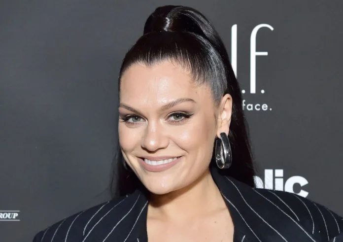 Jessie J: Η τραγουδίστρια διαγνώστηκε με καρκίνο του μαστού
