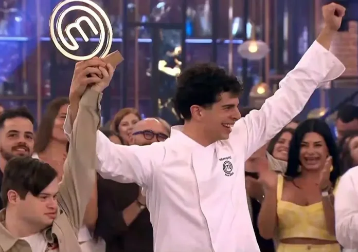 MasterChef: Ο Νέστορας είναι ο νικητής του ριάλιτι μαγειρικής και πήρε τα 100.000 ευρώ