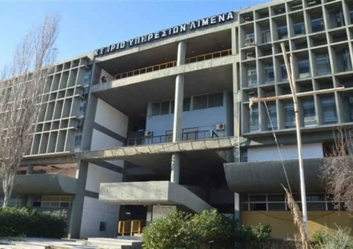 Θρίλερ στην Πάτρα: 43χρονος βρέθηκε κρεμασμένος στο παλιό λιμεναρχείο