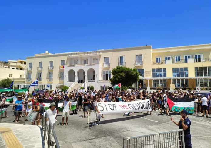 Σύρος: Μπλόκο σε κρουαζιερόπλοιο που μετέφερε τουρίστες από το Ισραήλ