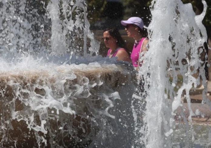 Καιρός τύπου Hot- Dry- Windy από την Κυριακή: Υψηλές θερμοκρασίες και ισχυροί βόρειοι άνεμοι