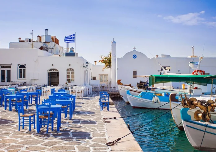 Πέντε ελληνικά νησιά για να ζήσεις τη νυχτερινή ζωή πέρα από τη Μύκονο
