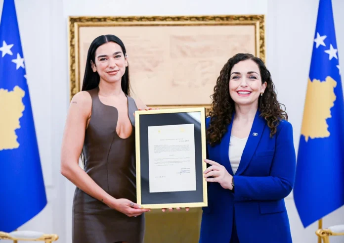 Dua Lipa: Και επίσημα γίνεται πολίτης του Κοσόβου – Η τελετή, το μήνυμα και η συγκίνηση στην Πρίστινα