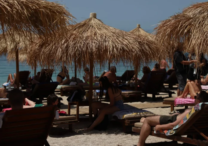 Κορονοϊός: Ανοδική πορεία στα κρούσματα τον Αύγουστο – 5 θάνατοι και μία διασωλήνωση την τελευταία εβδομάδα