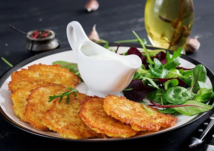 Crispy smashed πατάτες: Η εύκολη και θρεπτική βάση που θα απογειώσει τα γεύματά σας