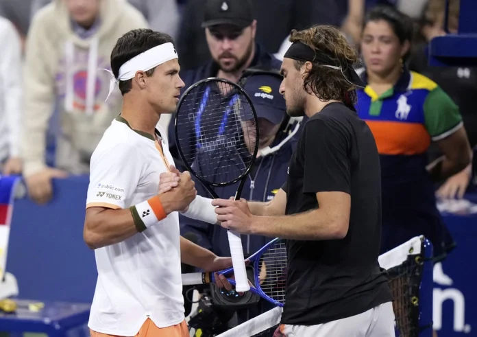 US Open 2025: Αποκλεισμός - σοκ για τον Τσιτσιπά – Ένταση στο φινάλε με τον Αλτμάιερ