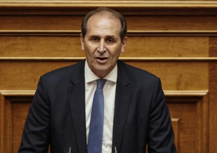 Βεσυρόπουλος – Πέθανε στα 59 του μετά από ανακοπή. Έβαλε 2.000 απινιδωτές σε σχολεία και κοινότητες
