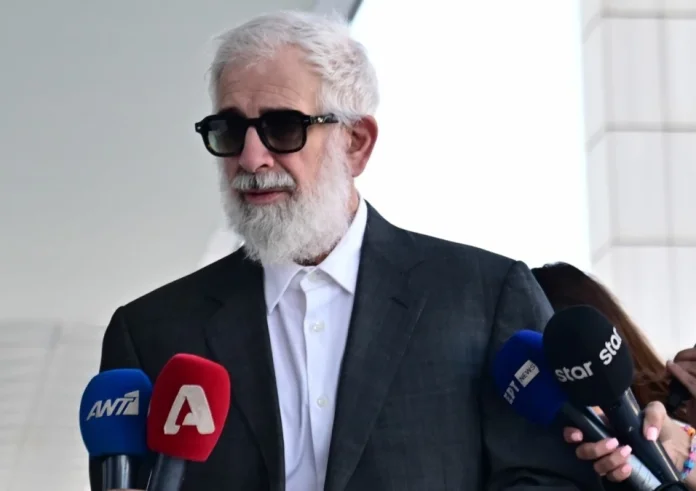 «Ο Πέτρος Φιλιππίδης ζει με 800 ευρώ» – Τι αποκάλυψε ο δικηγόρος του για τη σύνταξη και τη ζωή του ηθοποιού