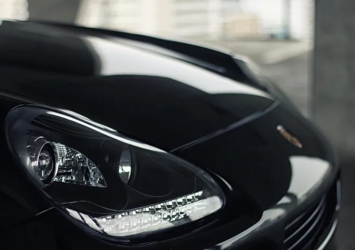Τροχαίο με Porsche στη Θεσσαλονίκη: Έτρεχε με 160 χλμ./ώρα – Βαρύ κατηγορητήριο για την 45χρονη οδηγό
