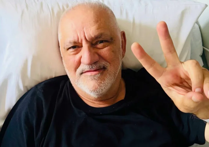 Νίκος Πορτοκάλογλου: Η ανάρτηση από το νοσοκομείο μετά την επέμβαση – «Κλείνω κι έρχομαι!»