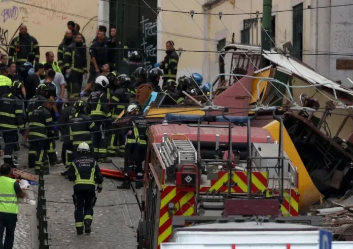 Τραγωδία στη Λισαβόνα: Εκτροχιασμός του τελεφερίκ «Γκλόρια» με 15 νεκρούς – Σενάρια για βλάβη στα φρένα