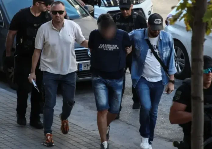 Θεσσαλονίκη: «Ήταν δύσκολος χαρακτήρας, τον βασάνισε τον αδελφό της» – Τι λέει ο πατέρας για την αδελφοκτονία