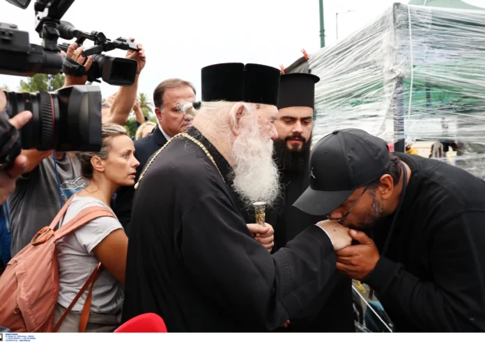 Στο πλευρό του Πάνου Ρούτσι ο Αρχιεπίσκοπος Ιερώνυμος — Επίσκεψη και μήνυμα συμπαράστασης